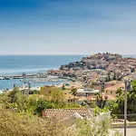 3 Bedroom Gorgeous In Pantai San Lorenzo al Mare