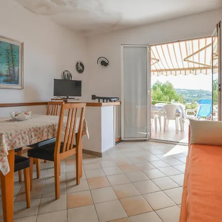 Holiday home 3 Bedroom Gorgeous In Pantai *