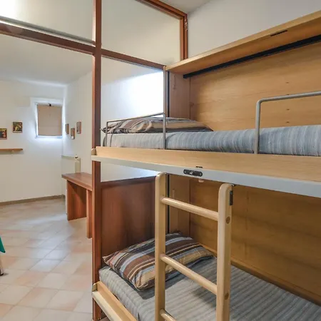 Сasa de vacaciones 3 Bedroom Gorgeous In Pantai San Lorenzo al Mare