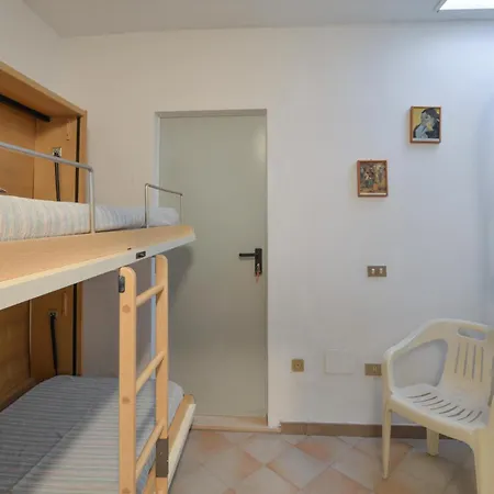 3 Bedroom Gorgeous In Pantai סן לורנצו אל מארה