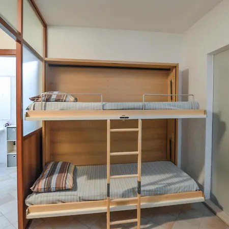 3 Bedroom Gorgeous In Pantai * סן לורנצו אל מארה