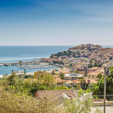 3 Bedroom Gorgeous In Pantai San Lorenzo al Mare