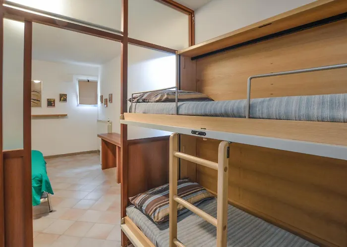 Semesterbostad 3 Bedroom Gorgeous In Pantai San Lorenzo al Mare