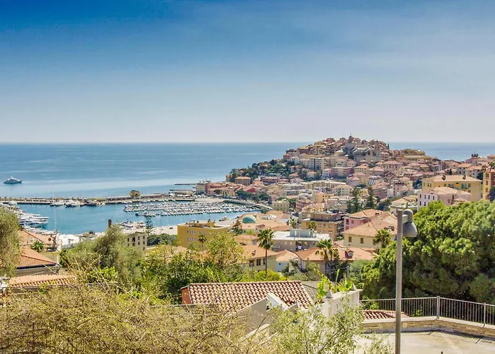 3 Bedroom Gorgeous In Pantai Сан-Лоренцо-аль-Маре